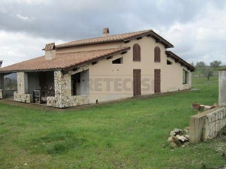 Villa in Vendita a Gaiole in Chianti, zona Periferia, 295'000€, 190 m²