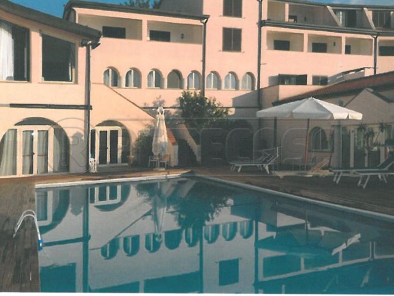 Attività commerciale in Vendita a Arcidosso, zona Campagna, 13'500'000€, 9650 m², arredato