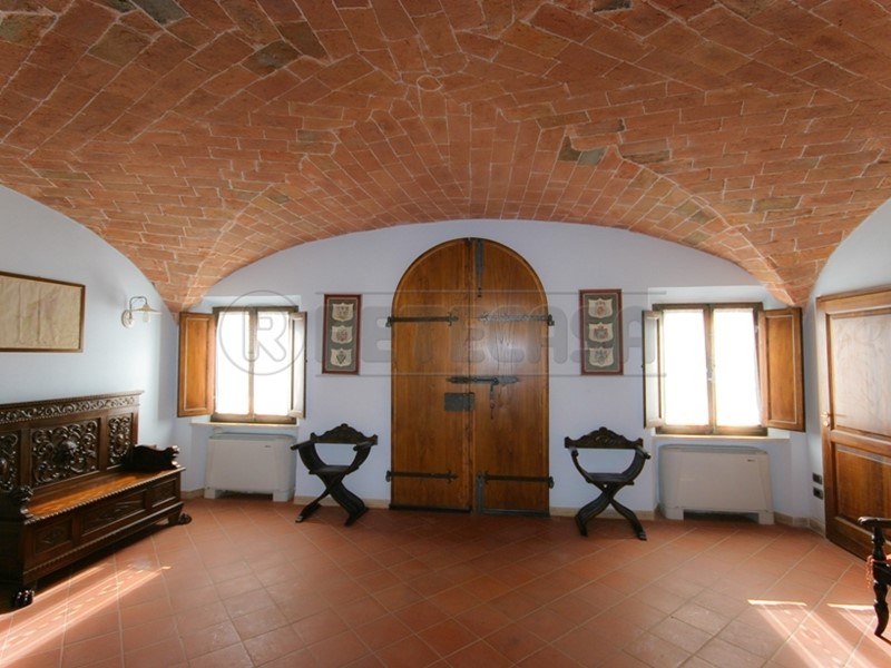 Attività commerciale in Vendita a Castelnuovo Berardenga, zona Monteaperti, 7'800'000€, 4600 m², arredato