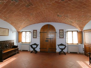 Attività commerciale in Vendita a Castelnuovo Berardenga, zona Monteaperti, 7'800'000€, 4600 m², arredato