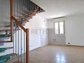 Trilocale in Vendita a Bondeno, 80'000€, 80 m², con Box