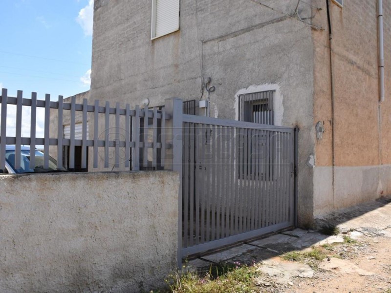 Casale in Vendita a Mazara del Vallo, 60'000€, 160 m², con Box
