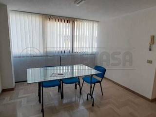 Ufficio in Affitto a Marsala, 450€, 70 m², arredato