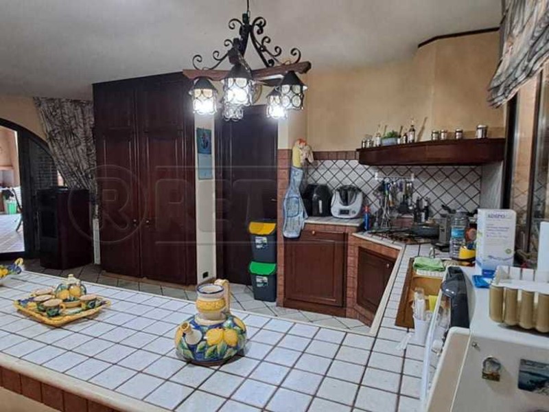 Casa Semi Indipendente in Vendita a Marsala, 350 m², con Box