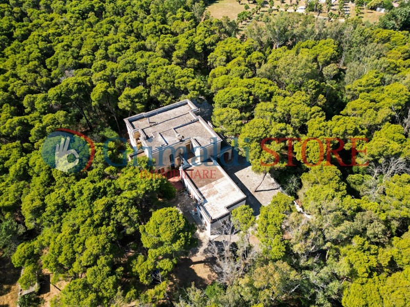 Casa Indipendente in Vendita a Lecce, 1345 m², con Box