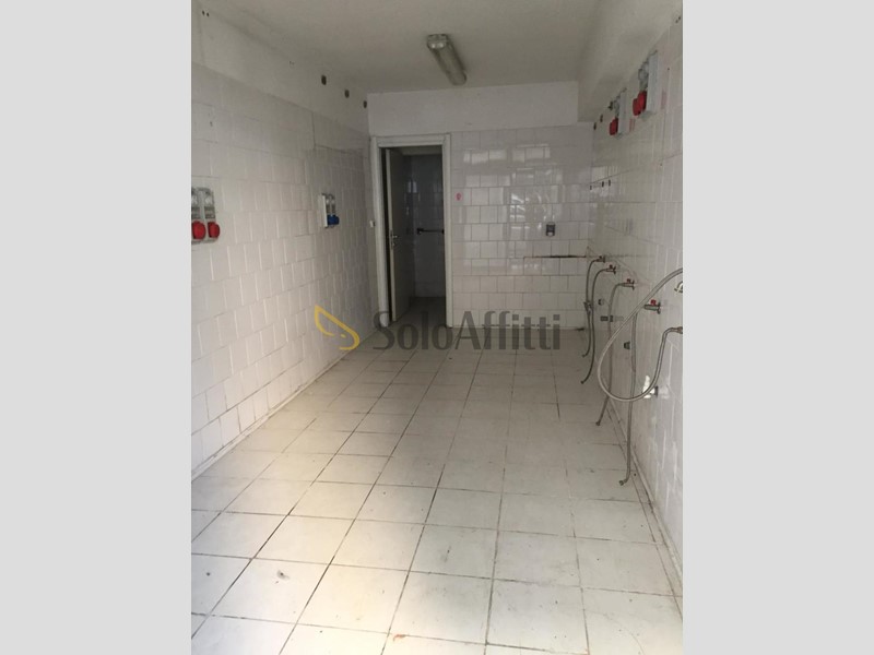 Capannone in Affitto a Pescara, 450€, 18 m²