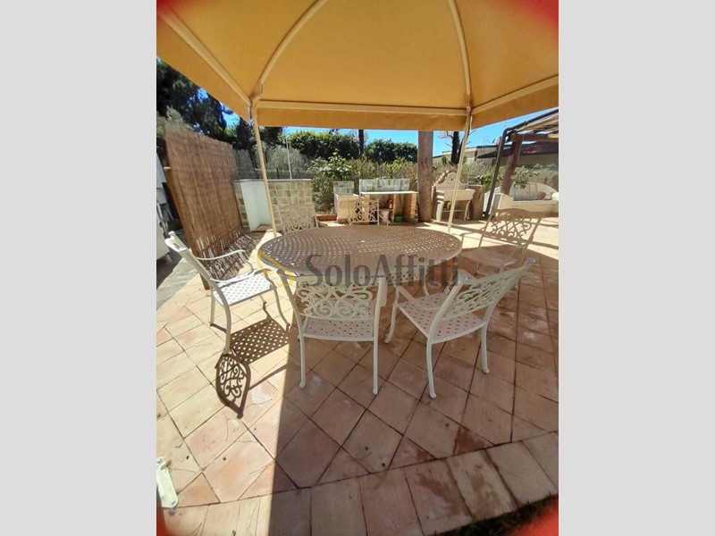 Casa Indipendente in Affitto a Augusta, zona Brucoli, 1'400€, 225 m²