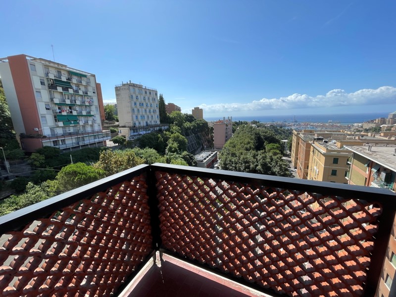 Appartamento in Vendita a Genova, zona San Teodoro, 220'000€, 110 m², con Box