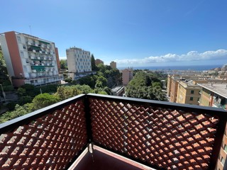 Appartamento in Vendita a Genova, zona San Teodoro, 220'000€, 110 m², con Box