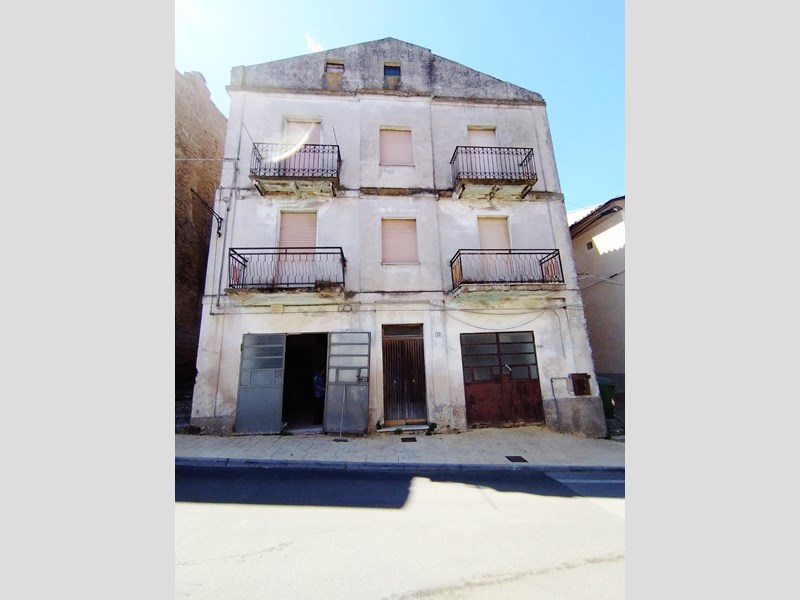 Casa Indipendente in Vendita a Casalbordino, zona centrale, 65'000€, 198 m²
