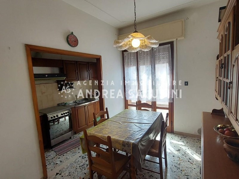 Quadrilocale in Vendita a Calcinaia, zona Fornacette, 169'000€, 90 m², arredato, con Box