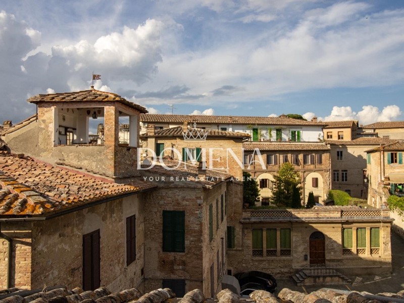 Appartamento in Vendita a Siena, 650'000€, 180 m², arredato