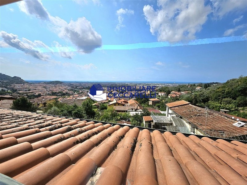Appartamento in Vendita a Massa, zona Lavacchio, 330'000&euro;, 200 m², arredato, con Box