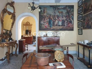 Negozio in Affitto a Lucca, 850€, 53 m²