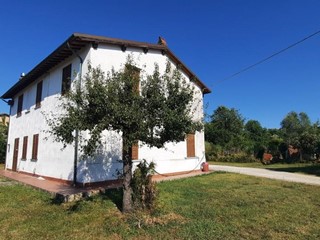 Casa Indipendente in Vendita a Castelfranco di Sotto, zona Galleno, 250'000€, 240 m², con Box