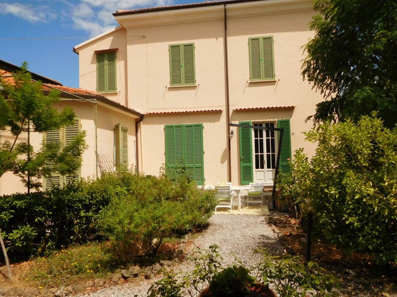 Villa in Vendita a Pisa, 1'150'000€, 438 m²
