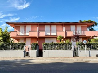 Villetta a schiera in Vendita a Massa, zona Ronchi, 390'000&euro;, 70 m², arredato