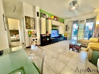 Trilocale in Vendita a Massa, zona Marina di Massa, 210'000&euro;, 80 m², arredato
