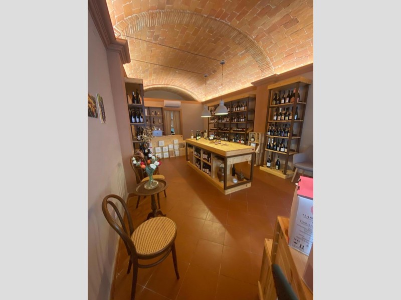 Immobile commerciale in Affitto a Pisa, 600€, 60 m²