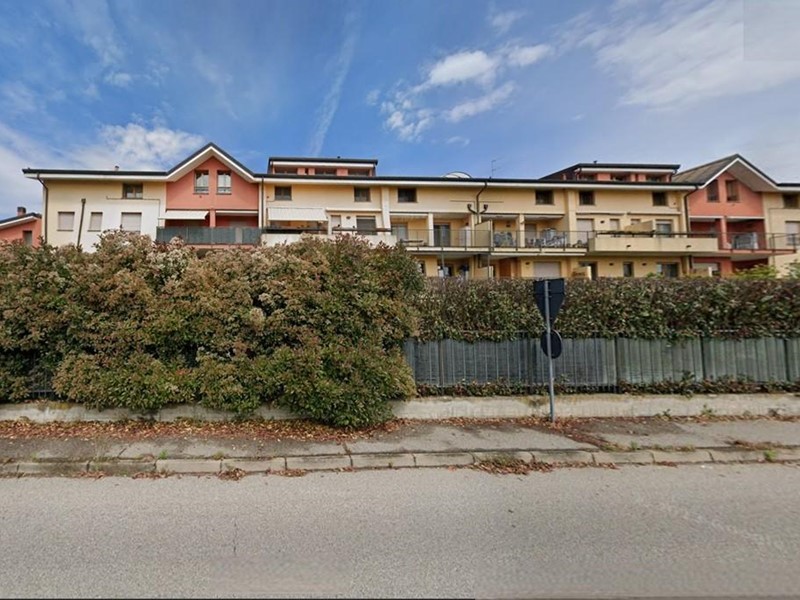 Quadrilocale in Vendita a Abbiategrasso, 95'100€, 88 m², con Box