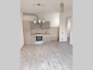 Trilocale in Vendita a Pontedera, zona Il Romito, 118'000€, 70 m², arredato