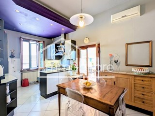 Villa bifamiliare in Vendita a Vinci, zona Sovigliana, 300'000€, 180 m², con Box