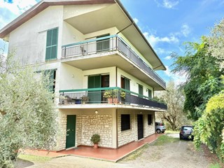 Villa bifamiliare in Vendita a Massa, 259'000&euro;, 135 m²