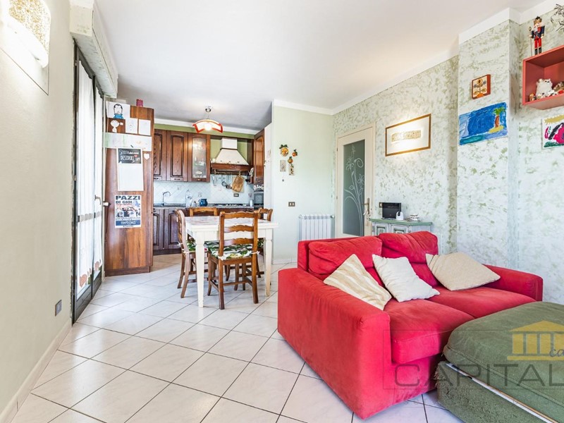 Trilocale in Vendita a Calcinaia, 140'000€, 70 m², arredato, con Box