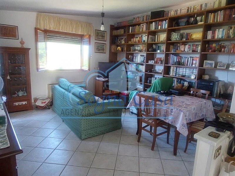 Appartamento in Vendita a Luni, zona Dogana, 140'000€, 80 m², arredato