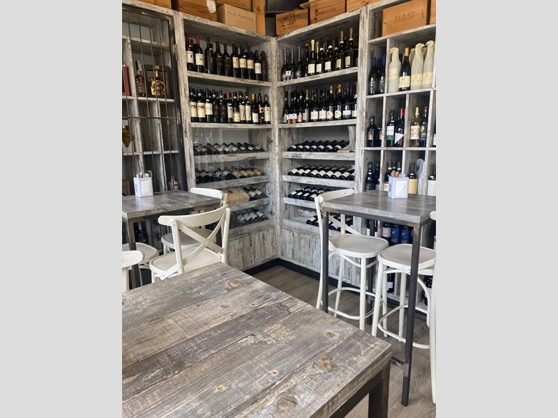 Attività commerciale in Vendita a Arese, 200'000€, 200 m²