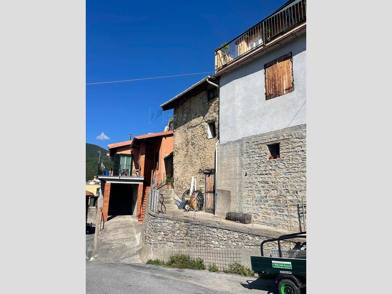 Rustico in Vendita a Armo, 12'000€, 150 m²