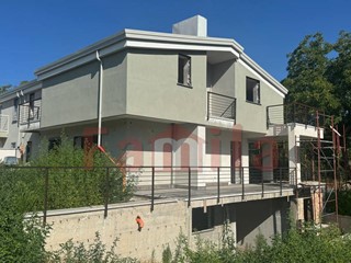 Villa in Vendita a Avella, 310'000&euro;, 330 m²