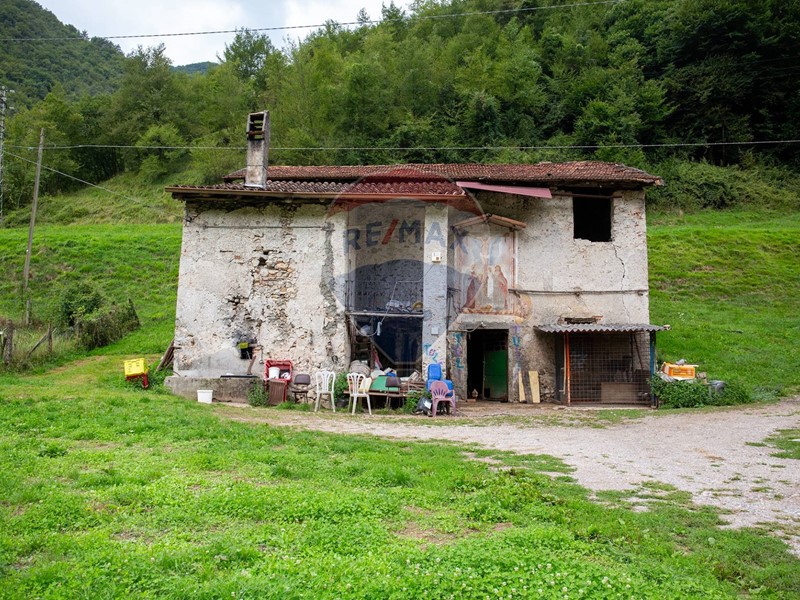 Rustico in Vendita a Vobarno, 250'000€, 200 m²