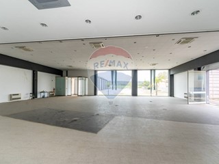 Capannone in Vendita a Siracusa, 1'000'000€, 1250 m²