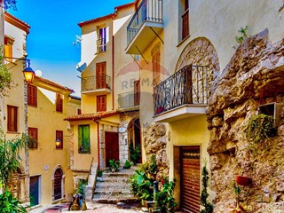 Appartamento in Vendita a Sonnino, 88'000€, 190 m²