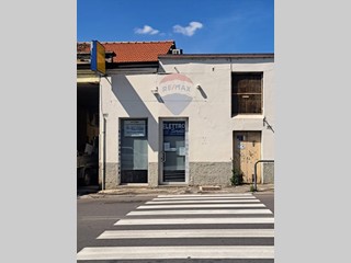 Attività commerciale in Vendita a Pavia, 149'000€, 300 m²