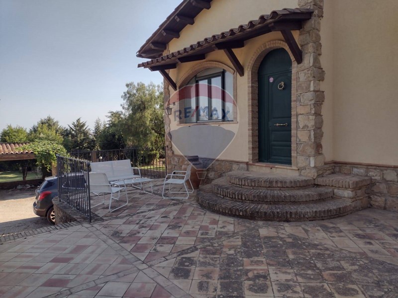 Villa in Vendita a Piazza Armerina, 340'000€, 267 m²