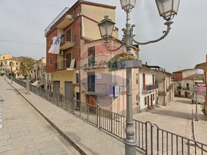 Immobile commerciale in Affitto a Pietrelcina, 650&euro;, 140 m²