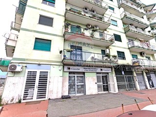 Immobile commerciale in Vendita a Casoria, 135'000€, 180 m²
