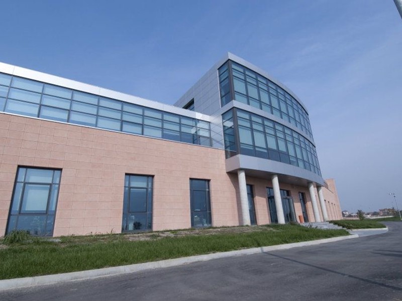 Ufficio in Affitto a Chieri, 6'000€, 1400 m²