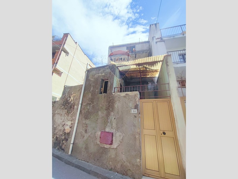 Casa Indipendente in Vendita a Furci Siculo, 29'000€, 91 m²