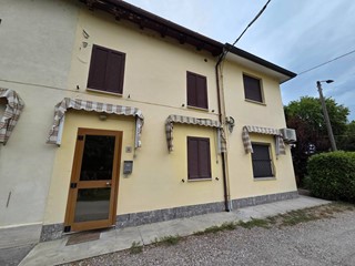 Casa Semi Indipendente in Vendita a Mirandola, 150'000€, 151 m²