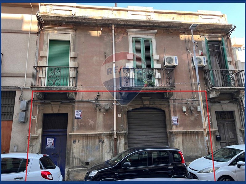 Immobile commerciale in Vendita a Messina, 195'000€, 200 m²