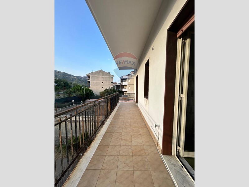 Quadrilocale in Vendita a Nizza di Sicilia, 76'000€, 75 m²