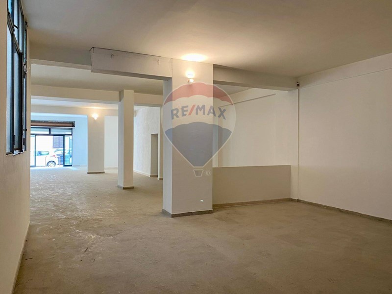 Negozio in Vendita a Palermo, 99'000€, 157 m²