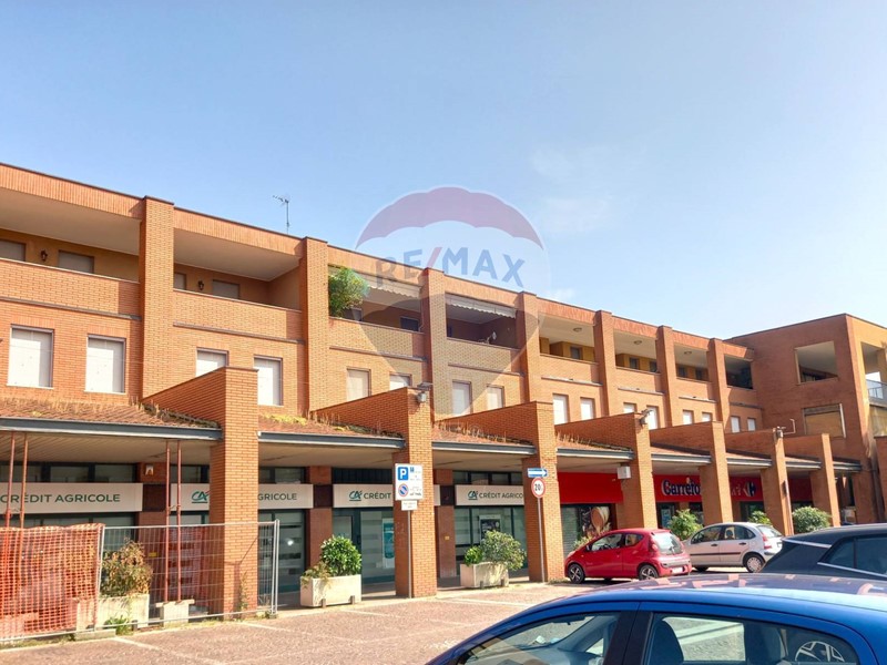 Trilocale in Vendita a Sannazzaro de' Burgondi, 80'000€, 111 m²