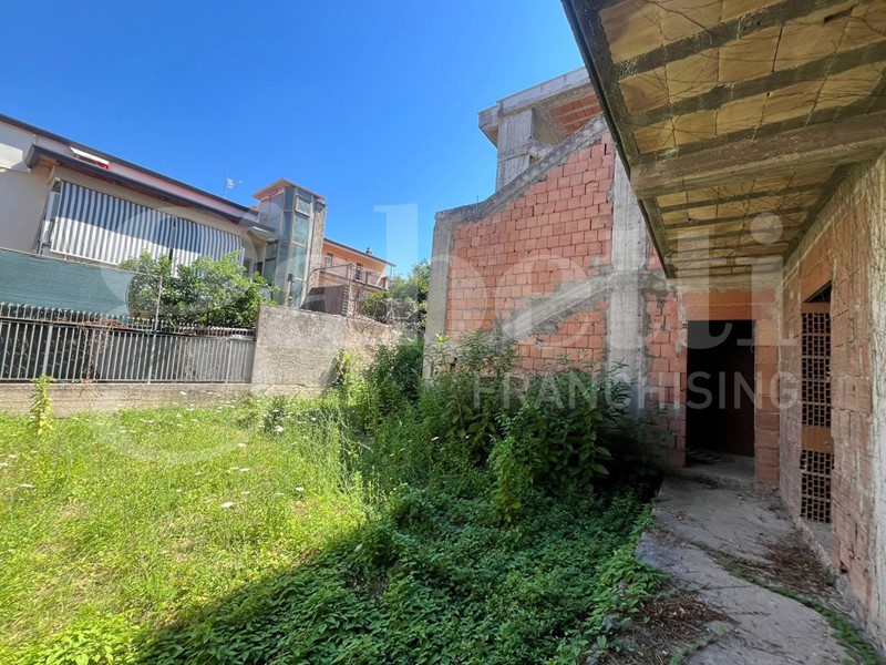 Casa Indipendente in Vendita a Camigliano, 144'000€, 560 m²