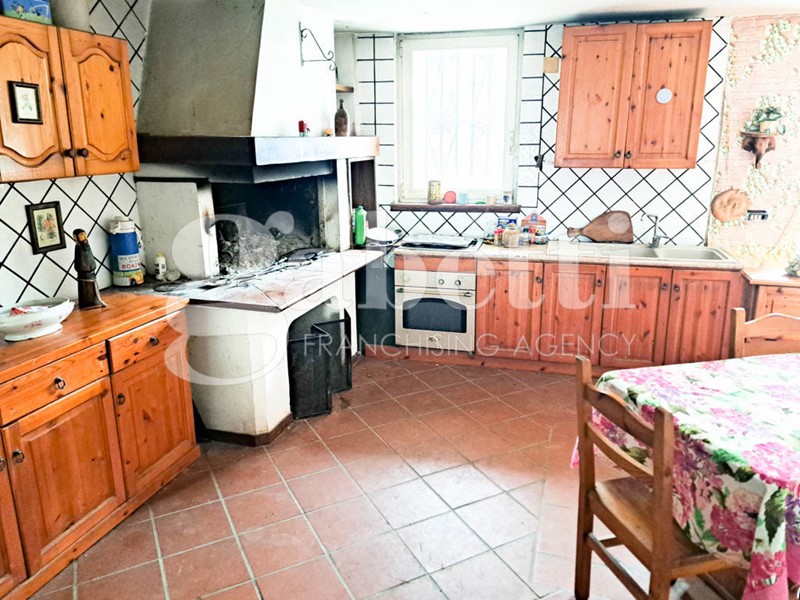 Villa bifamiliare in Vendita a Giugliano in Campania, 220'000€, 300 m²