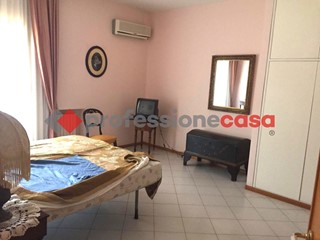 Villetta a schiera in Affitto a Tremestieri Etneo, 1'800€, 130 m², arredato
