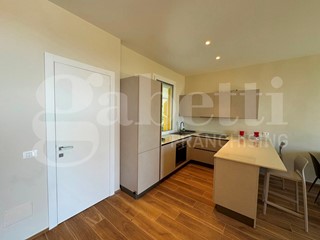 Attico in Vendita a Padenghe sul Garda, 995'000€, 242 m², arredato